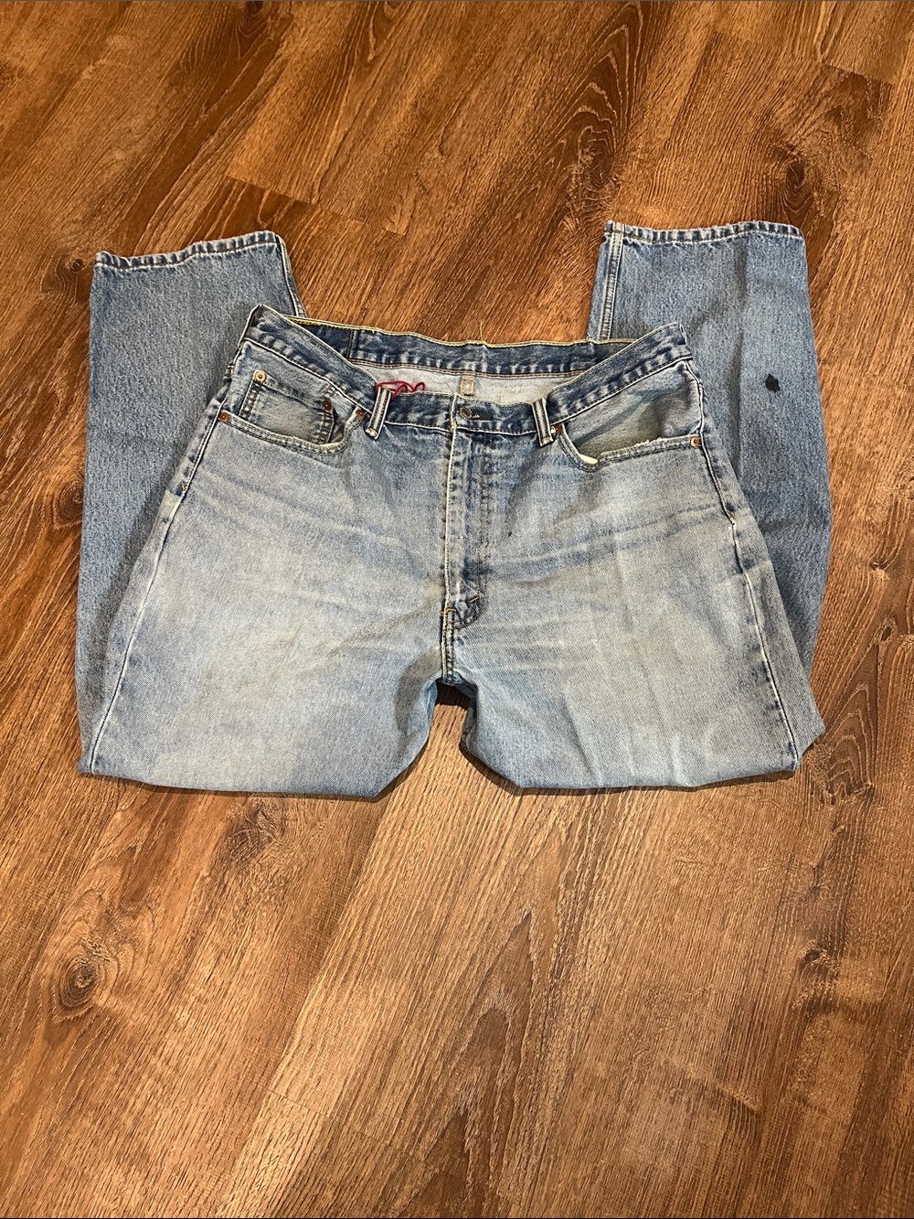 Levi 38 X 30 Relaxed perfectly distressed jeans